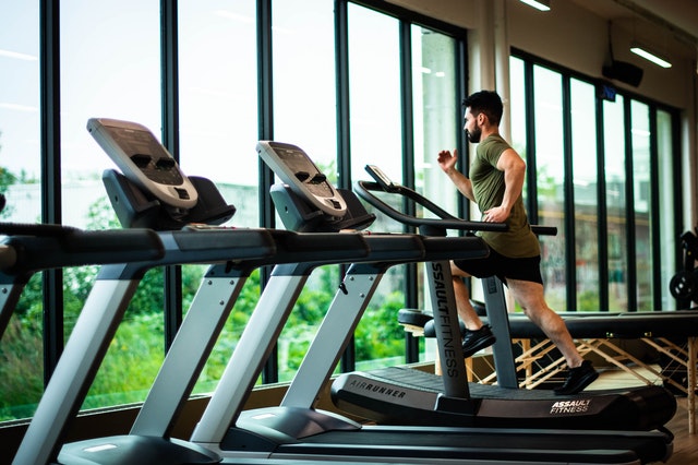 What Treadmill Does LA Fitness Use? | Enlightened Treadmills